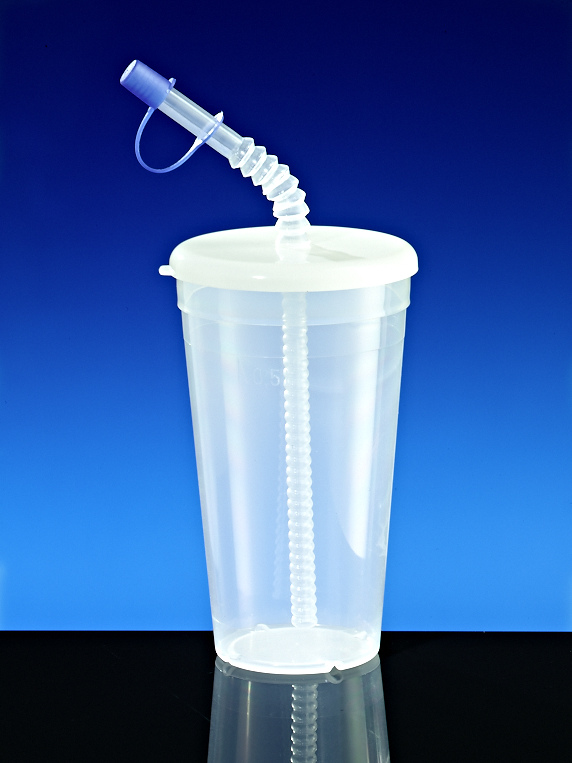 [Translate to EN:] Mega Cup C 0,50 l mit Deckel und Halm